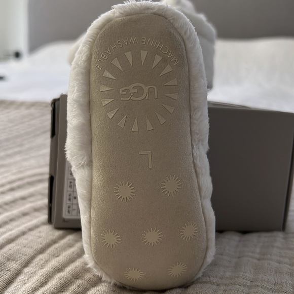 Ugg Bixbee baby bootie - Picture 3 of 4